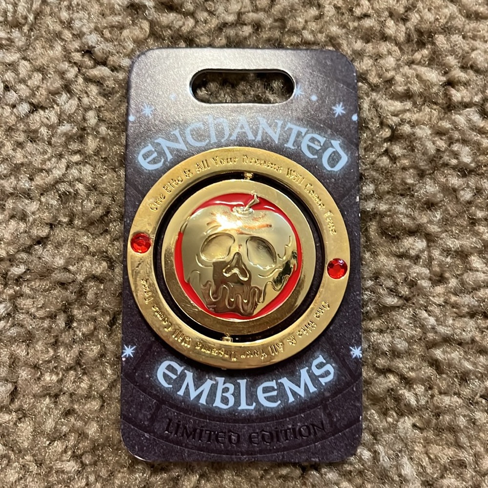 Disney LE Enchanted Emblems Pin Snow White Evil Queen